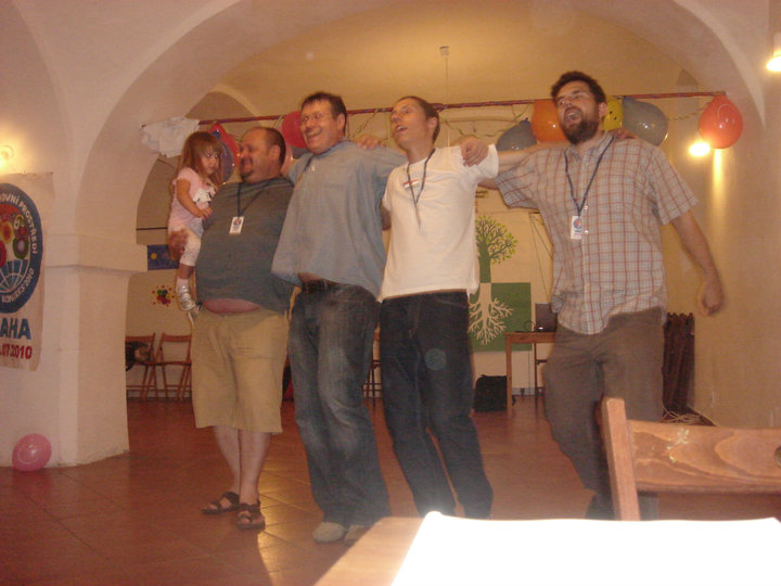 37536_137962662901104_100000621129437_239216_1790455_n